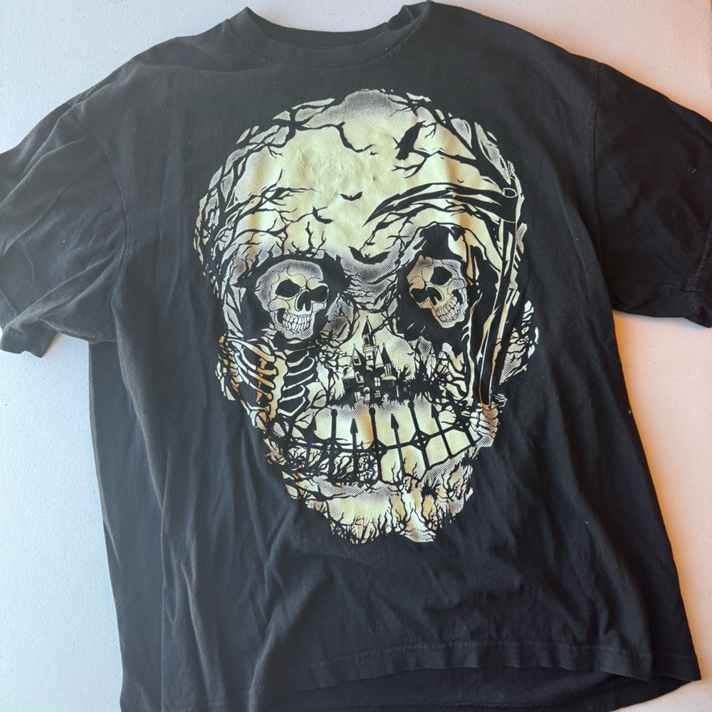 Gildan Men’s Glow in the Dark Skull Tee | XL